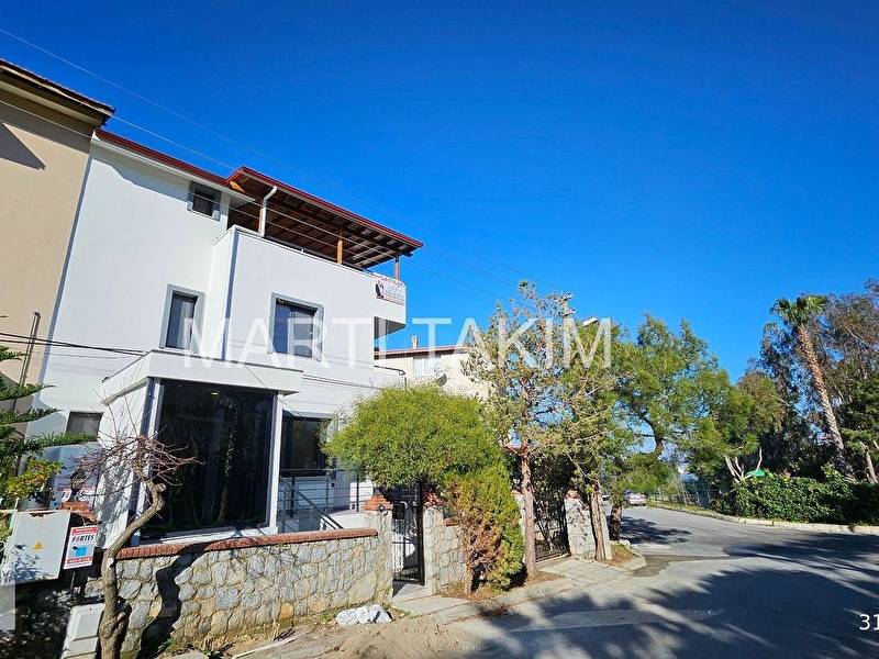 Kw martı takım' dan güzelbahçe'de yeni tadilatlı 4+1 villa