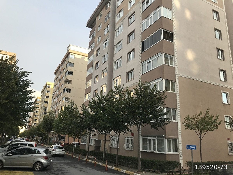 ????marmara kavakli kent si̇tesi̇nde peyzaj manzarali 160 m2 ki̇ralik 3+1 arakat dai̇re
