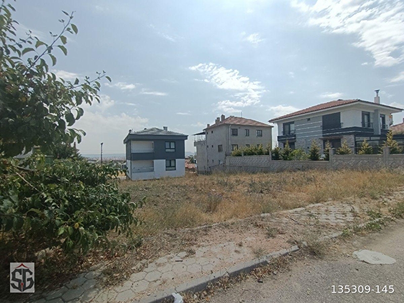 Sevgi̇m gayri̇menkul'den aşağisöğütönü hari̇ka konumda satilik arsa