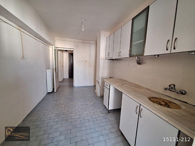 "hg gayri̇menkulden" boşş!!! si̇tede ankara manzarali ara katta 3+1 130 m2 satilik dai̇re