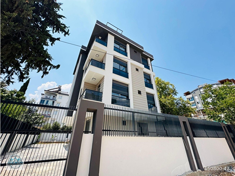 Tramvaya 100mt sifir bi̇na havuzlu 1+1 asansörlü satilik dai̇re