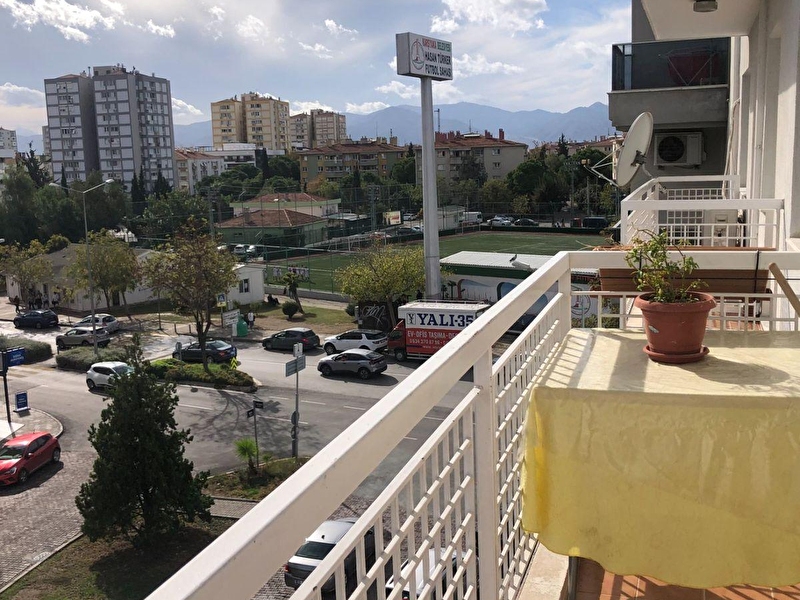 Karşıyaka ata kent yalı da satılık 2+1 daire
