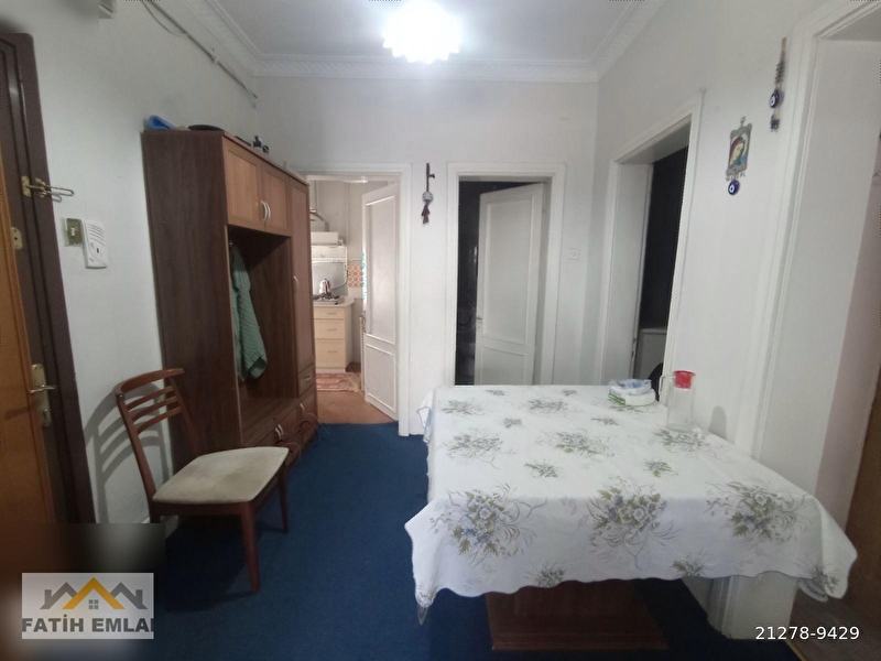 Üsküdar azi̇zmahmutta 2+1 80m2 ara kat yatirimlik satilik konut
