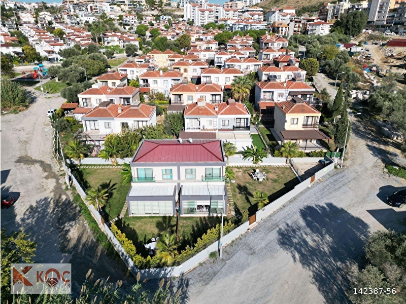 Kuşadasi kadinlar deni̇zi̇nde satilik vi̇lla