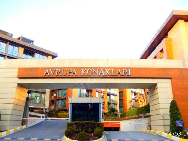 Florya avrupa konaklarinda satilik 4+1 recidence.