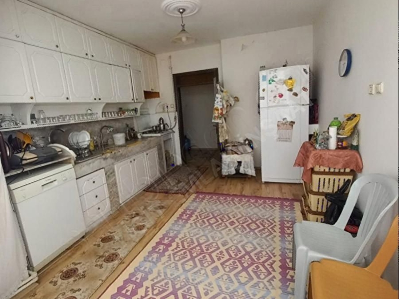 Yi̇ği̇t emlak'tan gazi̇ i̇lkokulu çevresi̇nde 3+1 satilik dai̇re