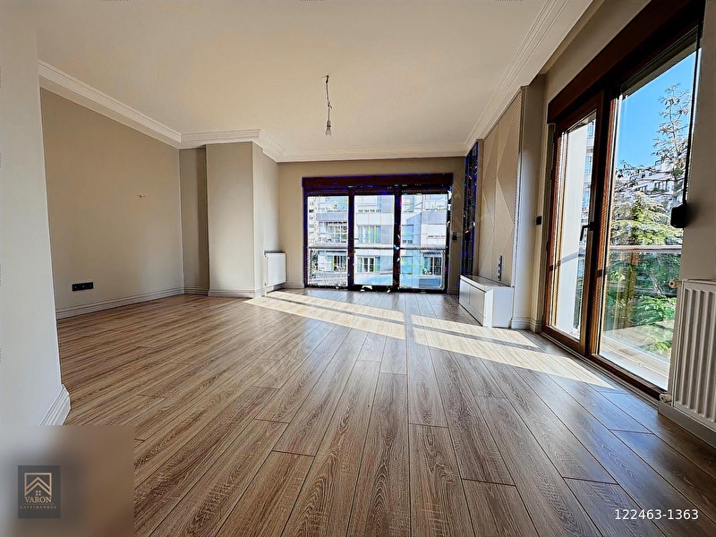 Ömerpaşaya 2.bi̇na varondan bağdata yakin 135m2 mi̇mari̇ dekorlu