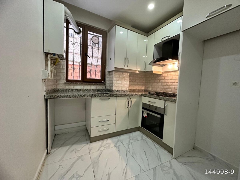 Satilik bahçeli̇ dai̇re