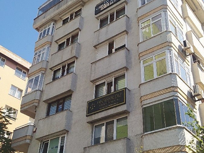 Kozyataği metronun yani başinda 150mm2 i̇şyeri̇ne ki̇ralik ofi̇s