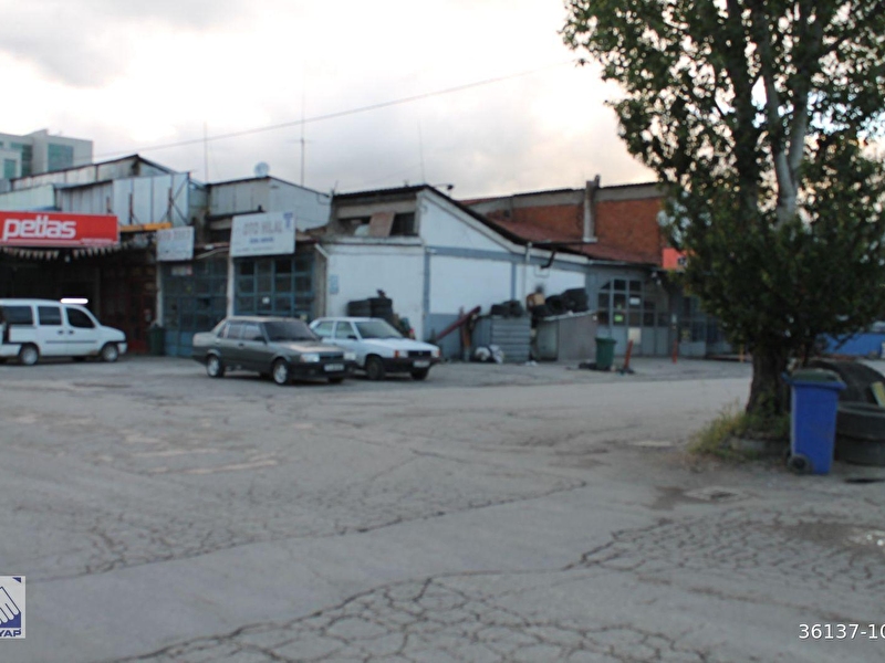 Sanayi̇ si̇tesi̇nde ön blok köşe lokasyon satilik dūkkan