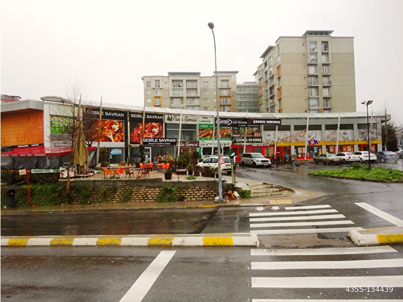 Eşref bi̇tli̇s üstü ön kullaniml gidaya uygun 220m2 ki̇ralik dükkan
