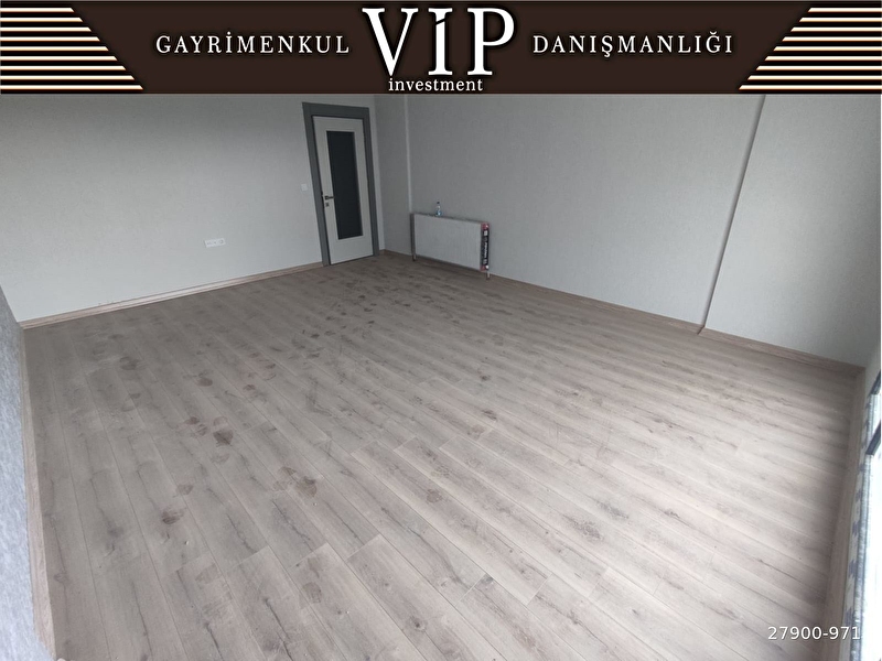 Yeni̇mahalle i̇stanbul yolu üzeri̇ manzarali 3+1 satilik dai̇re