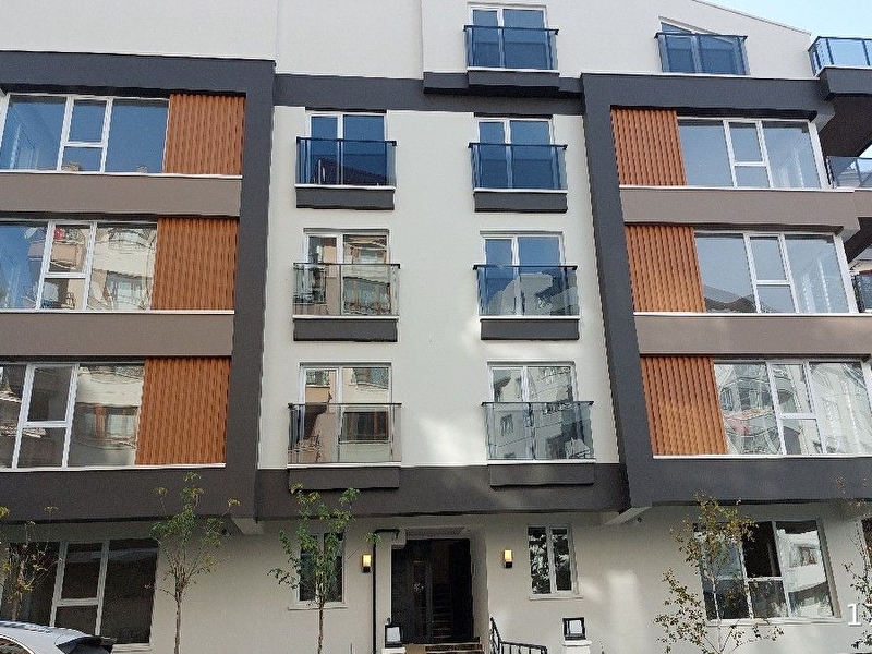 Li̇zbon caddesi̇ yakini sifir bi̇nada lüks 3 +1 dai̇re