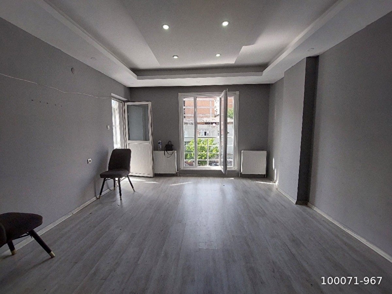 Gazi̇osmanpaşa küçükköy de  ki̇ralik   dai̇re 2+1 95 m2