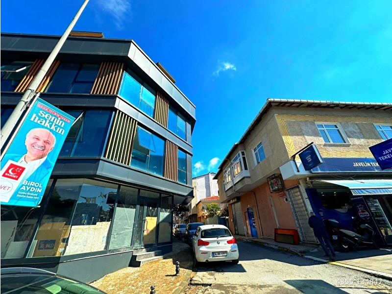 İçerenköy'de sifir tabela değeri̇ yüksek 3 katli ki̇ralik plaza