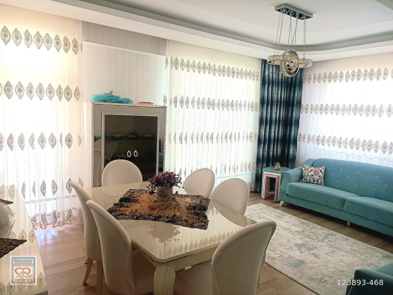 Özdede'den satilik yedi̇ler mh'de si̇te i̇çi̇  3+1 dai̇re