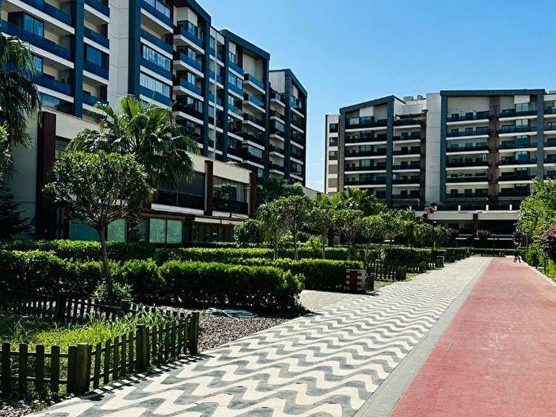 ****uçar emlak’tan  ataşehi̇r park yaşam si̇tesi̇nde satilik 2+1 arakat