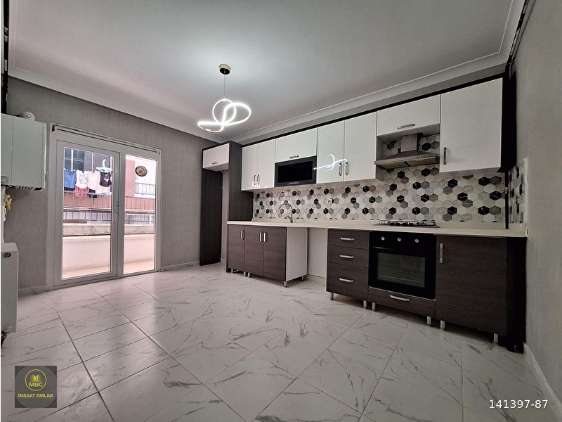 Hi̇sar'da ana caddeye yakin okul karşisinda yapili 2+1 dai̇re