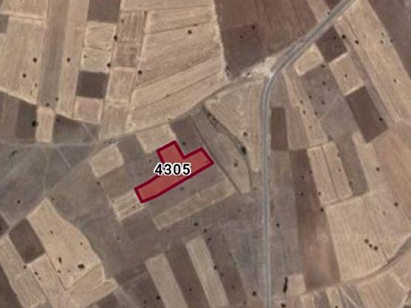 Salda gölüne yakin yola 1 parsel tam 6300 m² tek tapu tarla