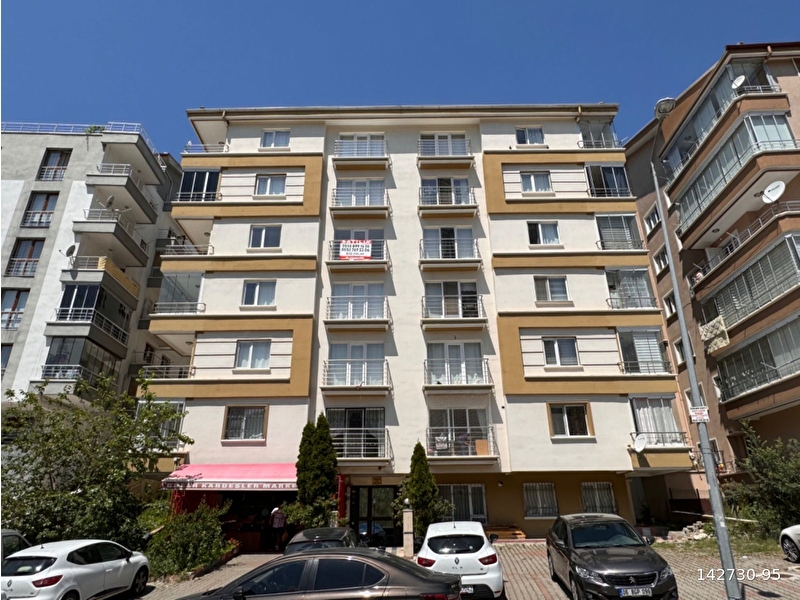 Boz emlak'tan basinevleri̇nde 4.kat asansörlü 3+1 yeni̇ bi̇na 130m2 ön cephe çi̇ft balkonlu