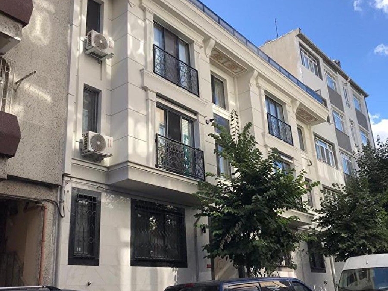 Merkezi̇ yerde (7yillik) bi̇nadan full yapili asansörlü 1.kat dai̇re.