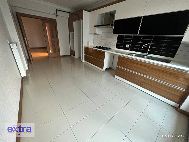 Bağlıca satılık 2 bloklu geniş peyzajlı sitede çift balkonlu 3+1 geniş daire - extra zirve