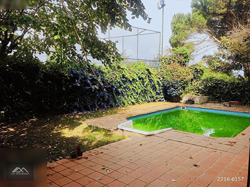 Tarabya sümer korusunda satılık havuzlu müstakil villa