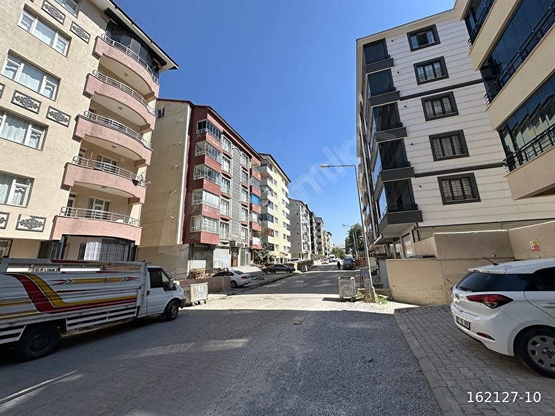 Aydınlar Mahallesinde 4+1 Satılık Daire