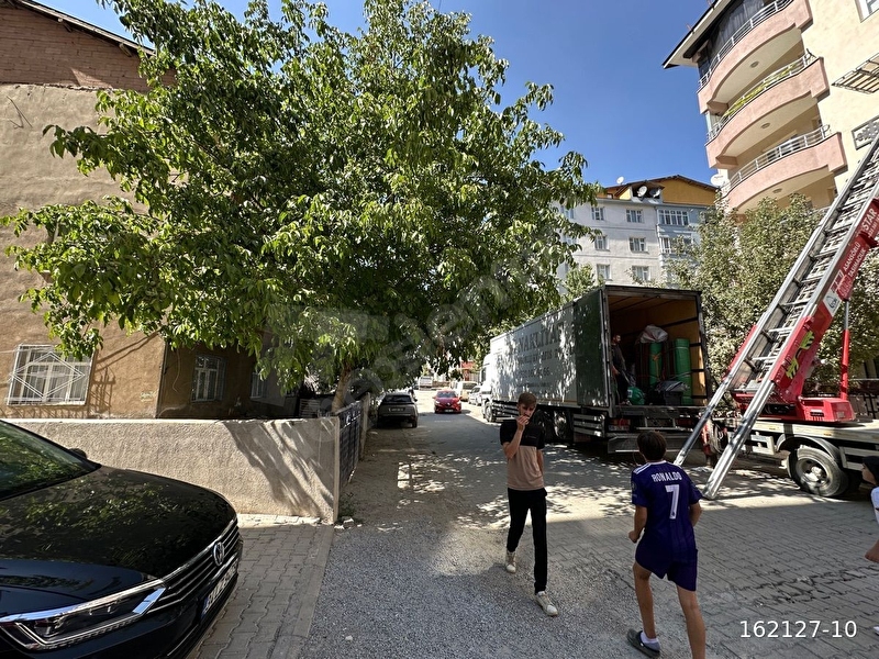 Aydınlar Mahallesinde 4+1 Satılık Daire