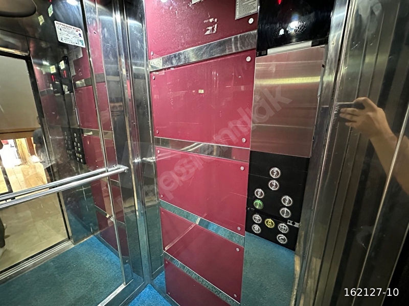 Aydınlar Mahallesinde 4+1 Satılık Daire