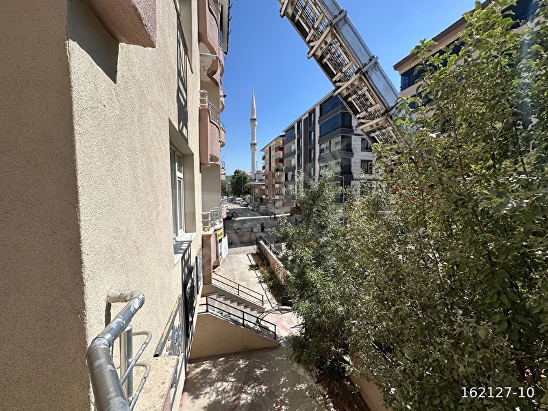 Aydınlar Mahallesinde 4+1 Satılık Daire