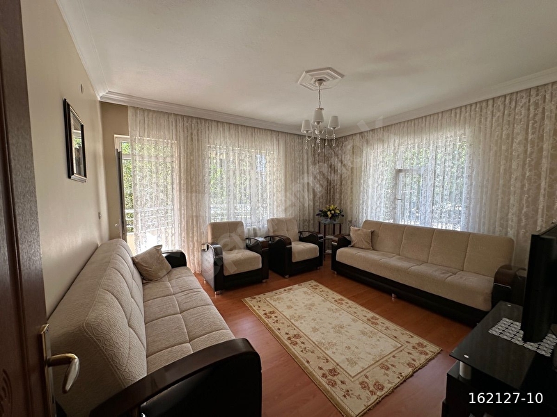 Aydınlar Mahallesinde 4+1 Satılık Daire