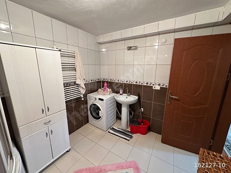 Aydınlar Mahallesinde 4+1 Satılık Daire