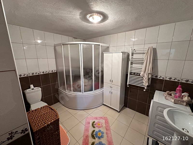 Aydınlar Mahallesinde 4+1 Satılık Daire