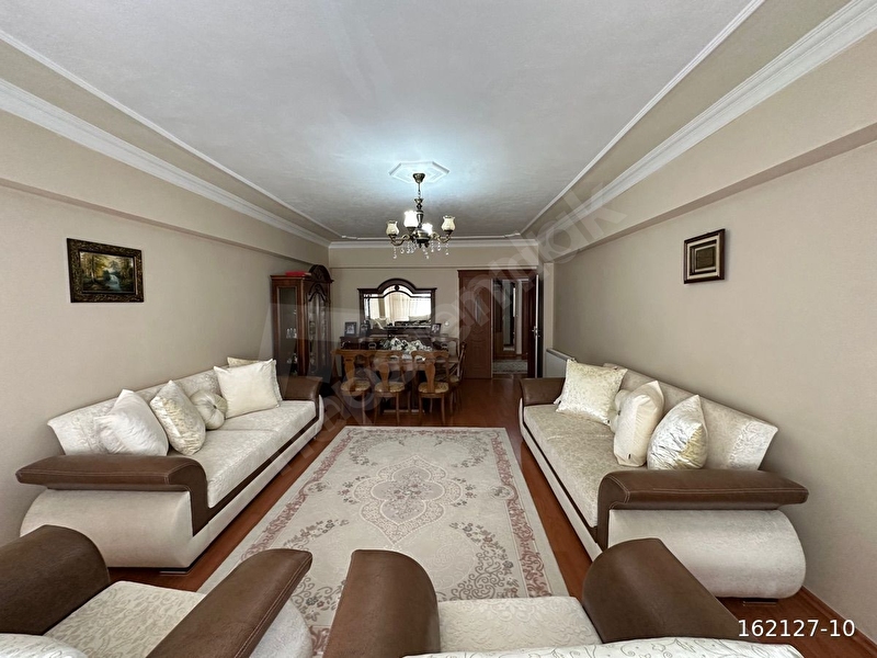 Aydınlar Mahallesinde 4+1 Satılık Daire