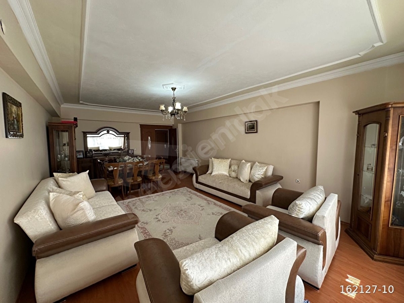 Aydınlar Mahallesinde 4+1 Satılık Daire