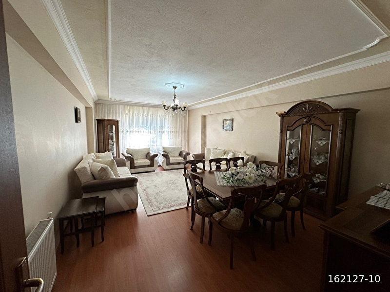 Aydınlar Mahallesinde 4+1 Satılık Daire