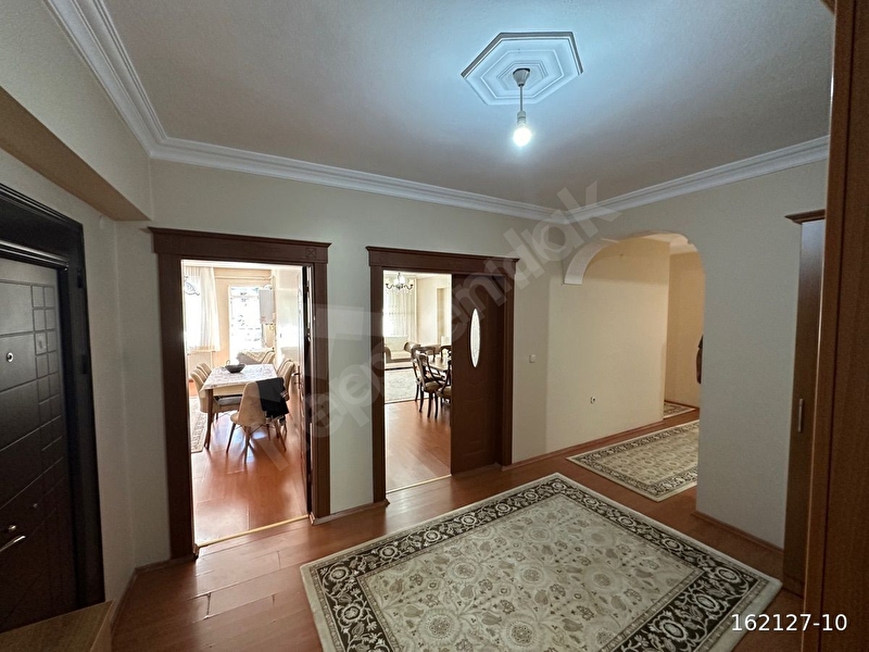 Aydınlar Mahallesinde 4+1 Satılık Daire