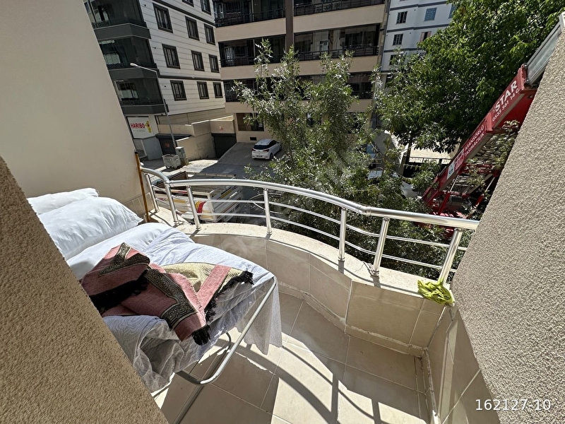 Aydınlar Mahallesinde 4+1 Satılık Daire