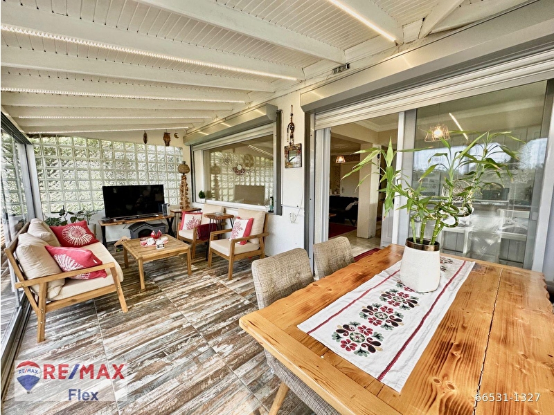 Urla şirinkent'te site i̇çerisinde deniz manzaralı 4+1 villa