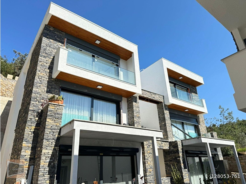 Bodrum konacık'ta satılık deniz manzaralı üst kat 2+1 daire