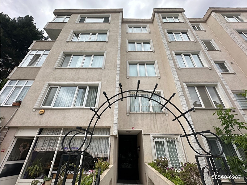 Acibadem değerli̇ konumda çati kati manzarali 2+1 satilik dai̇re