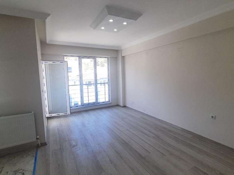 Pansi̇yona uygun kumbağ merkezde,85m2net,2+1asansör,doğalgaz,sıfır 3 cephe .satilik bi̇na