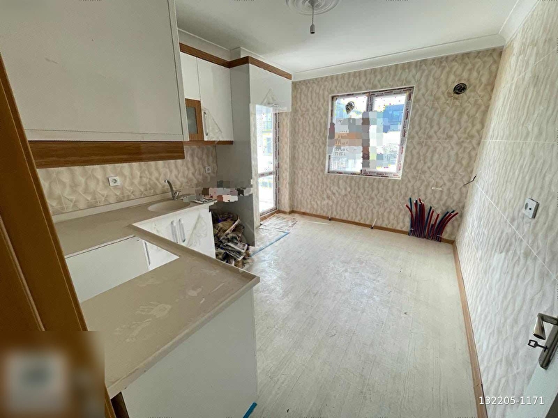 Beşi̇kkayada orta kat güney cephe 3+1 130 m2 çi̇ft banyolu sifir