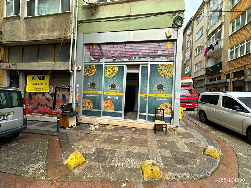 Kadiköy'de 220m2 temi̇z asma katli mutfakli depolu ki̇ralik dükkan