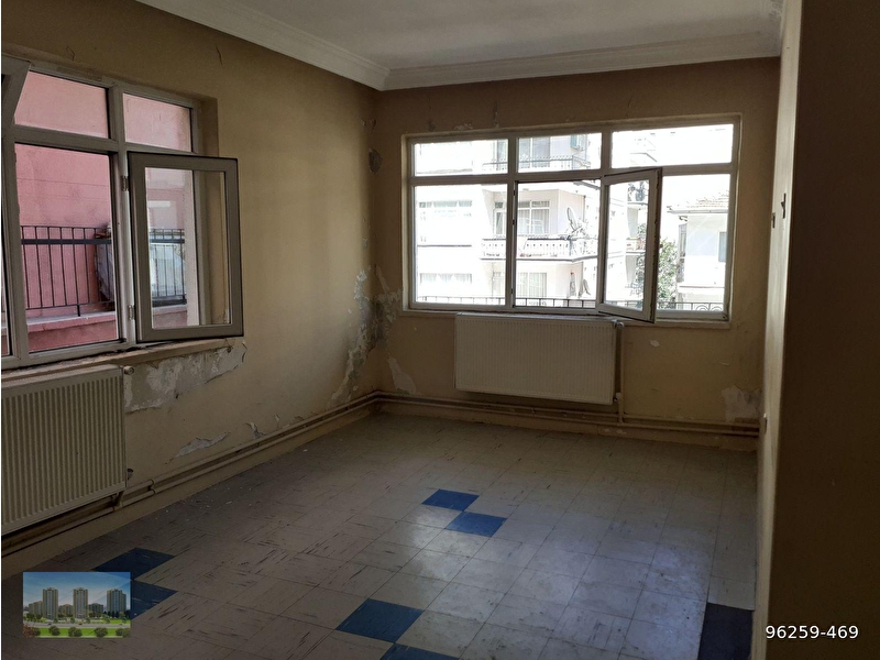 Demetevler mahallesi̇ 406 caddede metro yakini  kelepi̇r aci̇l 3+1 satilik dai̇re