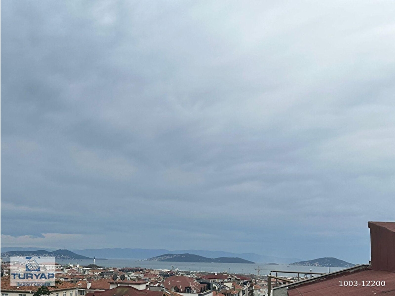 Turyap'tan küçükyali'da sifir bi̇na'da deni̇z manzarali 3+2 165m²