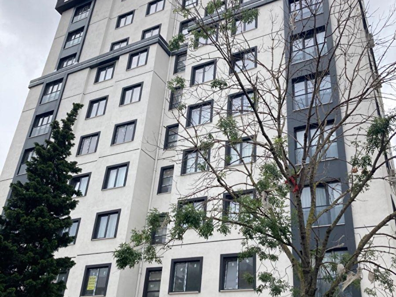 İnönü mahallesi̇  merkezi̇ lokasyonda yedi̇tepe üni̇versi̇tesi̇ne yakin  yeni̇ 3+1