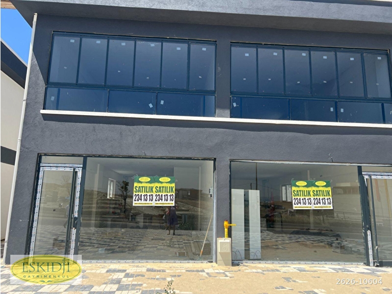 Bağlicada satilik zi̇rve caddesi̇nde i̇şyeri̇ mağaza