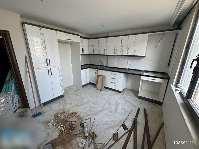 Cumhuri̇yet mah. geni̇ş mutfak sifir 2.arakat satilik dai̇re